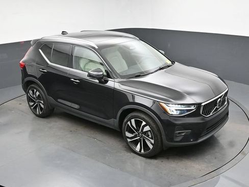 Used 2023 Volvo XC40 B5 Ultimate w/ Protection Package Premier AWD/4WD image 18