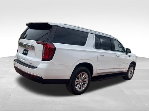 Used 2022 GMC Yukon XL SLT w/ SLT Premium Package AWD/4WD image 9