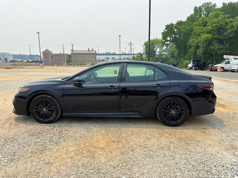 Used 2022 Toyota Camry SE FWD image 2