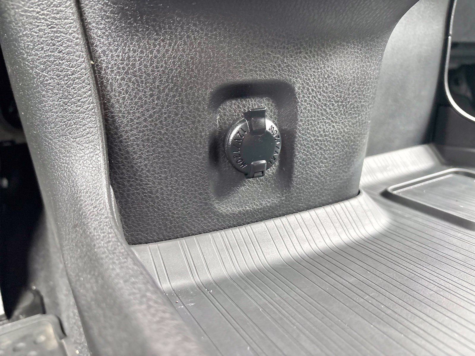 Used 2026 Toyota Sienna XLE FWD image 21