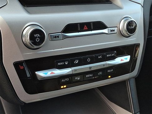 Used 2022 Ford Explorer XLT image 17