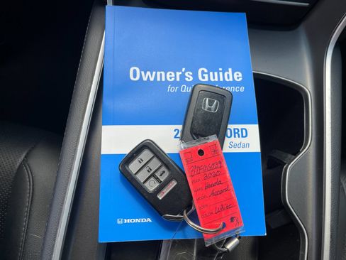 Used 2020 Honda Accord Touring image 10