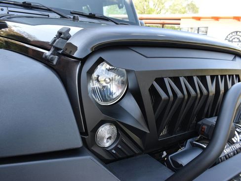 Used 2018 Jeep Wrangler Unlimited Sport S image 35