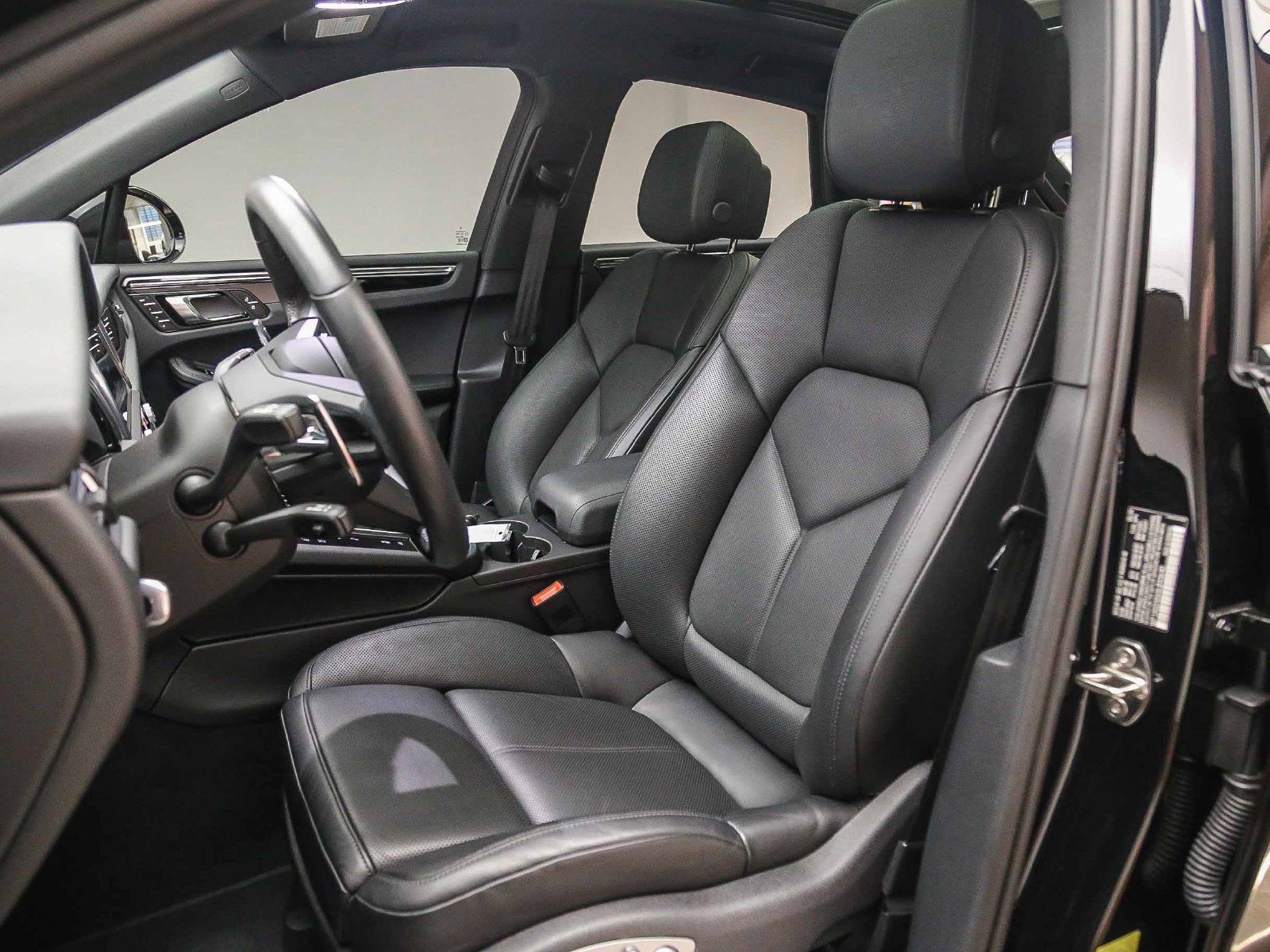 Certified 2025 Porsche Macan S AWD/4WD image 11