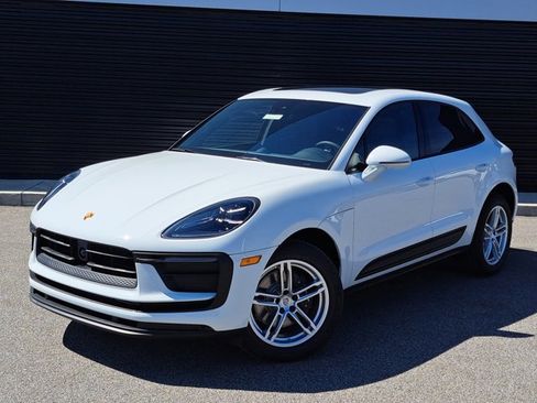 Used 2025 Porsche Macan image 1