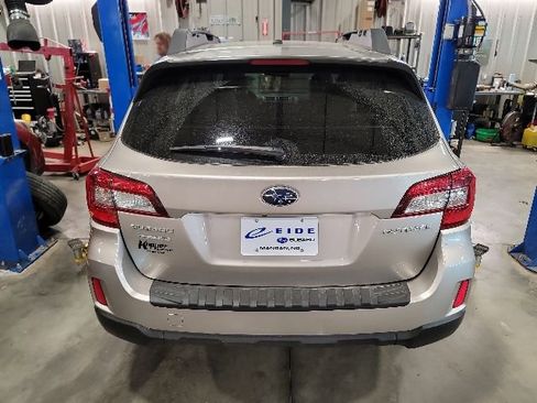 Used 2015 Subaru Outback 2.5i Limited AWD/4WD image 5