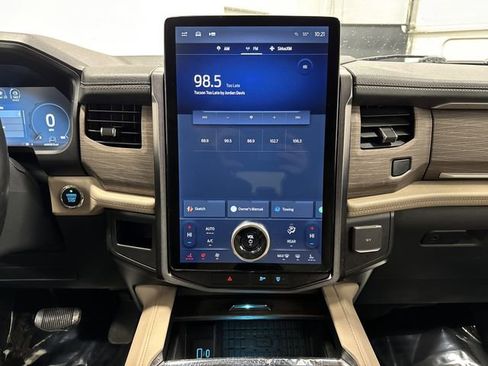 Used 2022 Ford Expedition Max Limited image 9