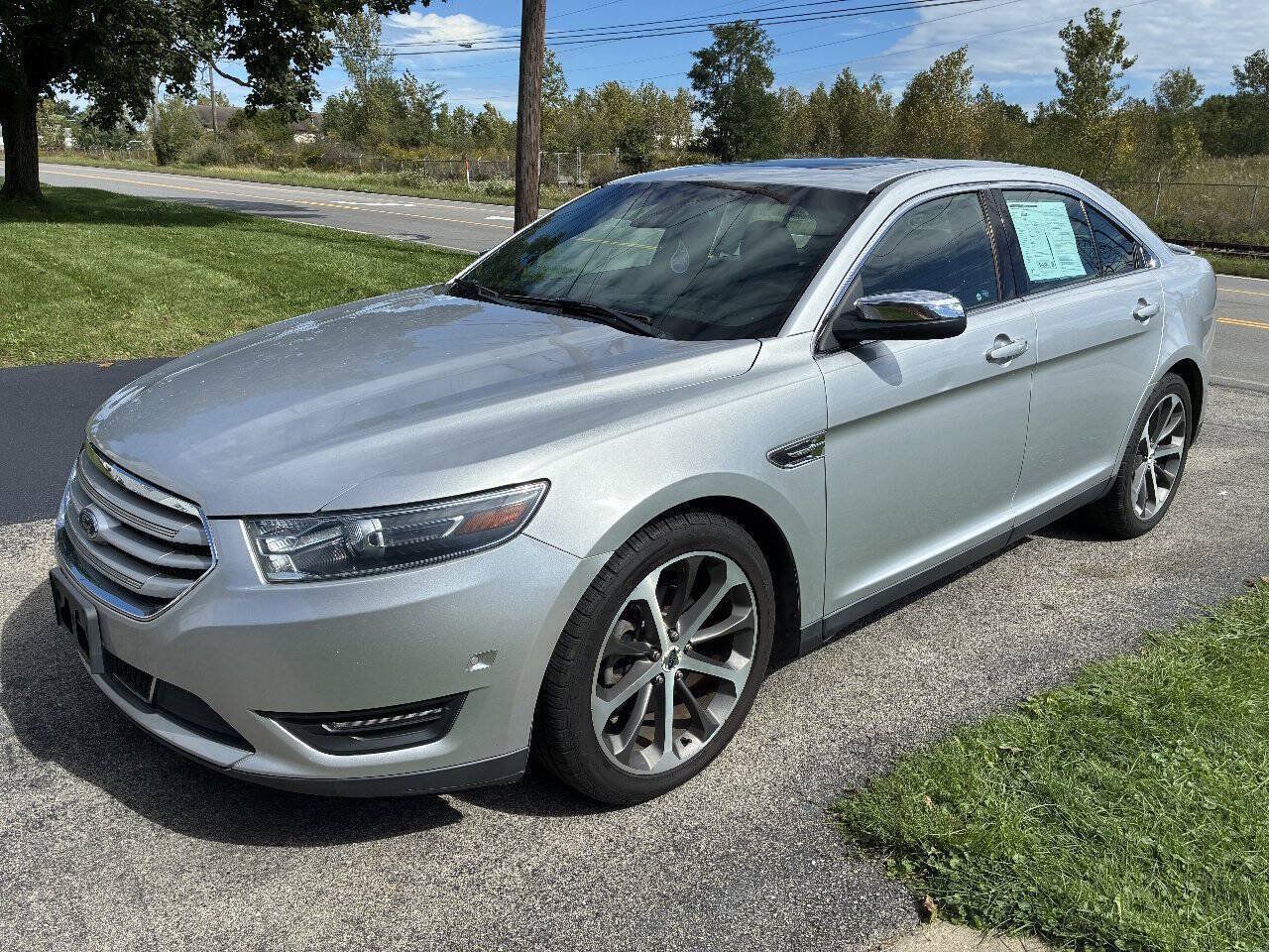 Used 2016 Ford Taurus Limited w/ Driver Assist Package AWD/4WD image 2