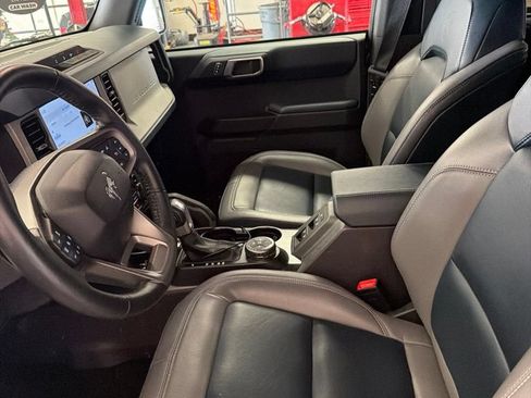 Used 2024 Ford Bronco Outer Banks AWD/4WD image 2