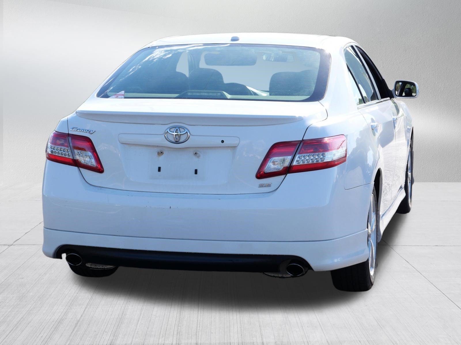 Used 2011 Toyota Camry SE w/ Sport Leather Pkg FWD image 6