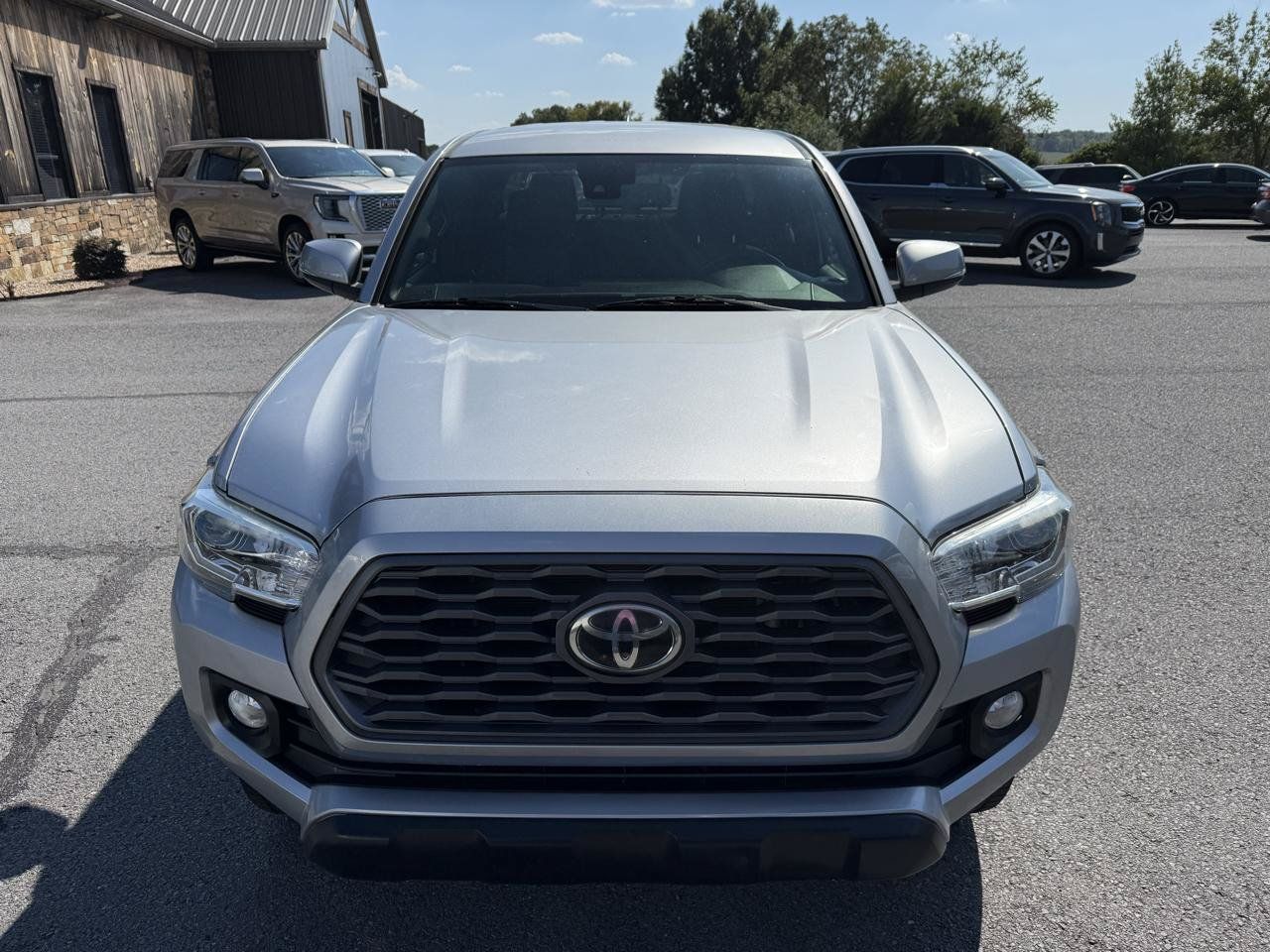 Used 2020 Toyota Tacoma TRD Off-Road w/ Technology Package AWD/4WD image 11