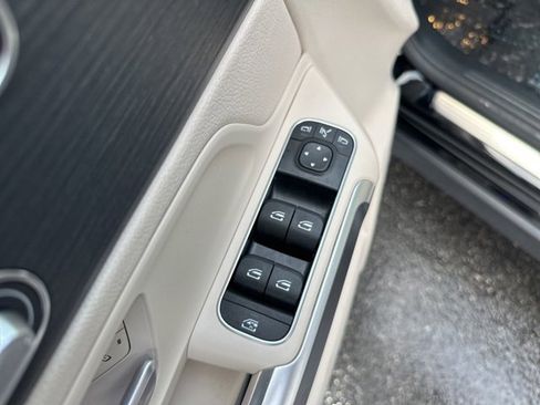 Used 2023 Mercedes-Benz GLB 250 4MATIC image 27