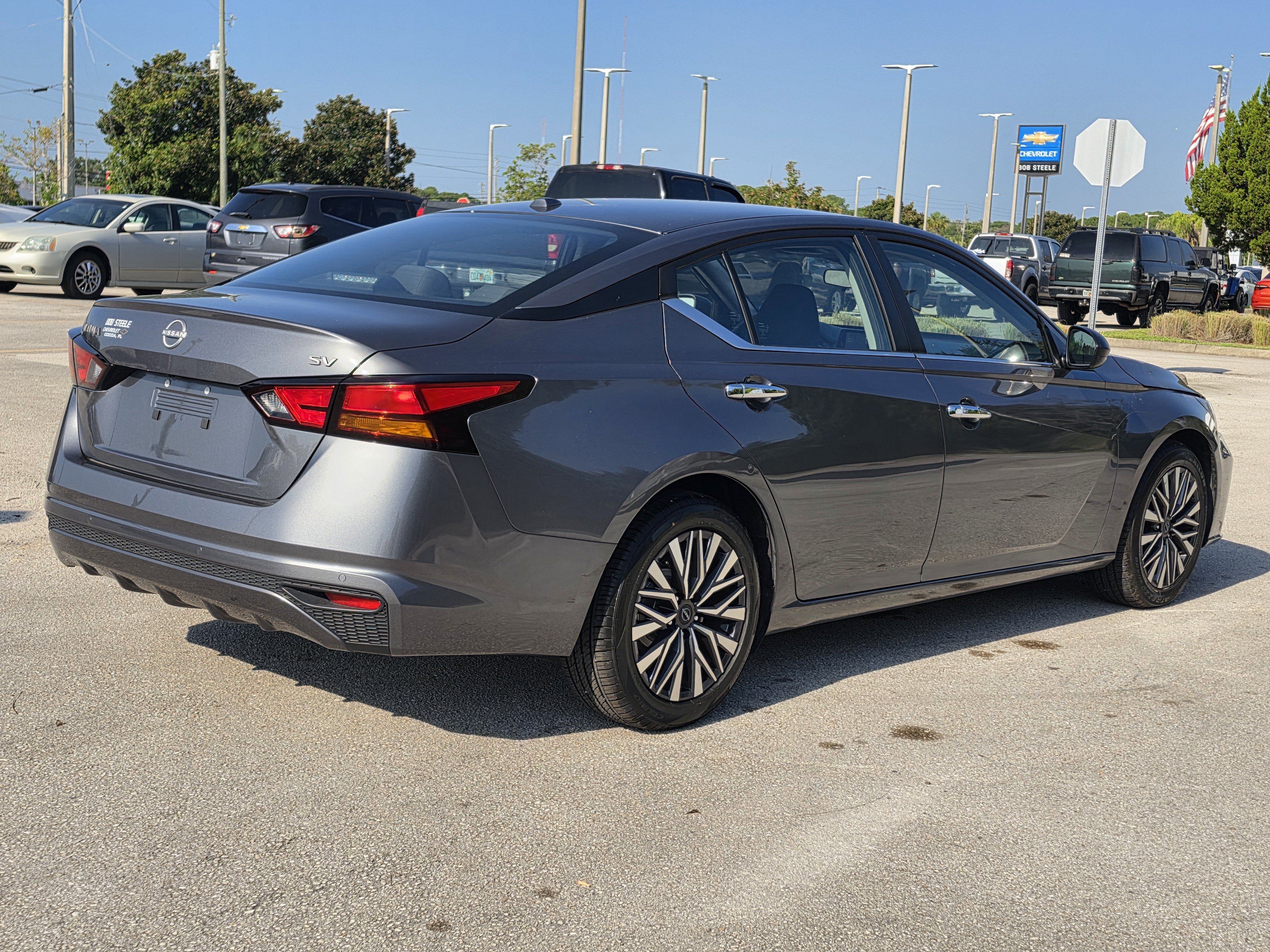 Used 2024 Nissan Altima 2.5 SV FWD image 4