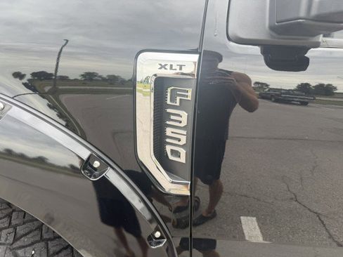 Used 2022 Ford F350 XLT w/ XLT Premium Package image 18