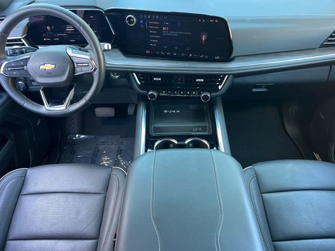 Used 2025 Chevrolet Tahoe Premier AWD/4WD image 13