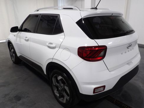 Used 2024 Hyundai Venue SEL image 7