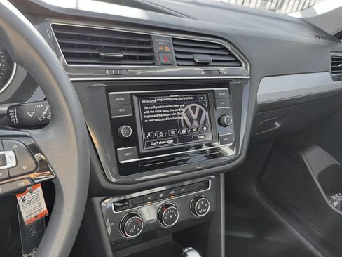 Used 2020 Volkswagen Tiguan S image 20