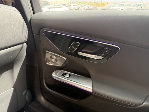 Used 2025 Mercedes-Benz C 300 Sedan image 18