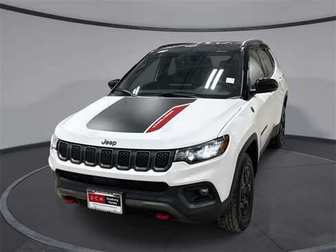Used 2024 Jeep Compass Trailhawk image 1