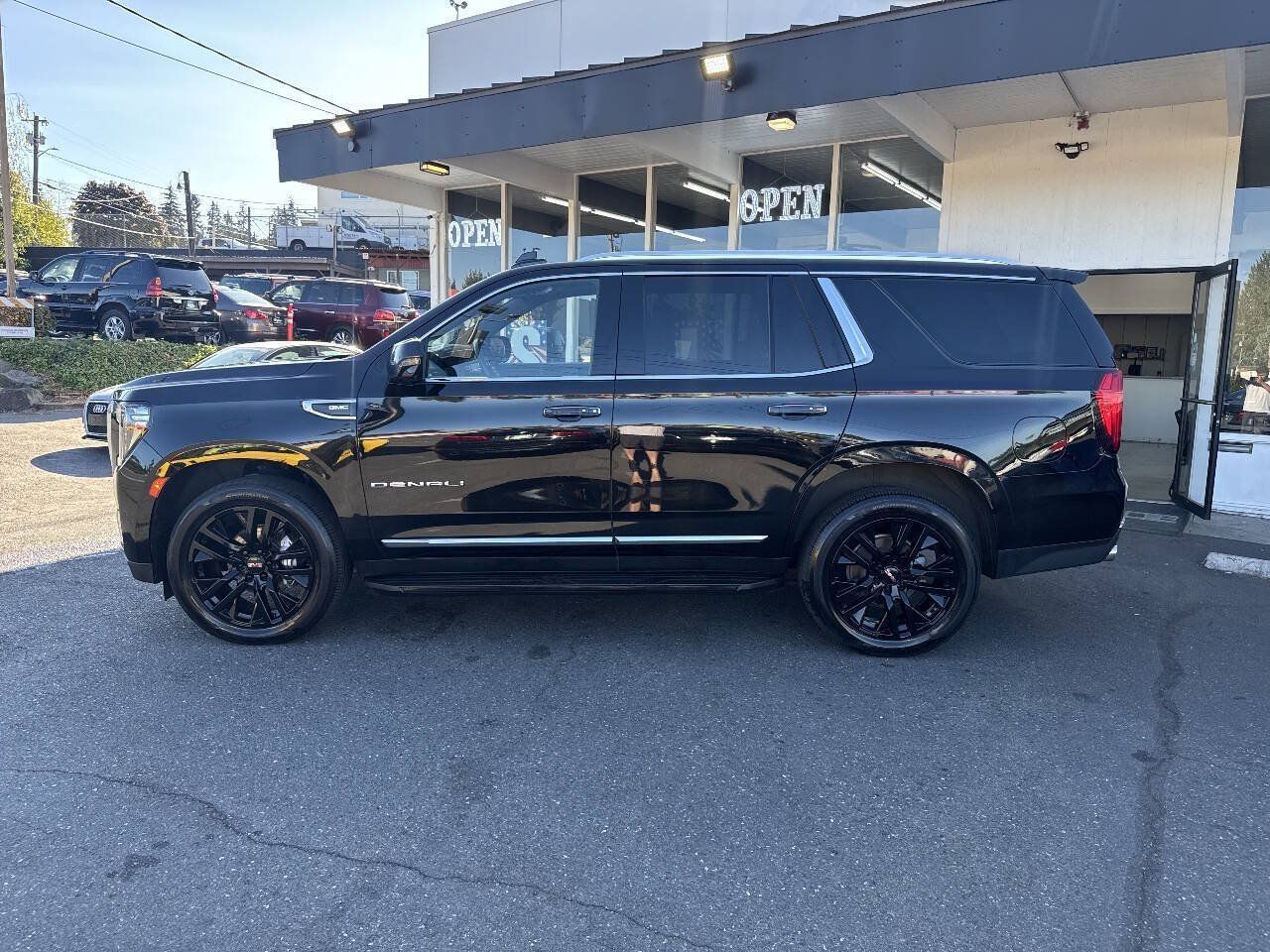 Used 2021 GMC Yukon Denali AWD/4WD image 3