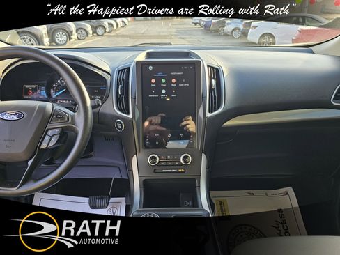 Used 2022 Ford Edge SE w/ Black Appearance Package image 10