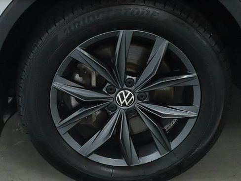 Certified 2022 Volkswagen Tiguan SE AWD/4WD image 40