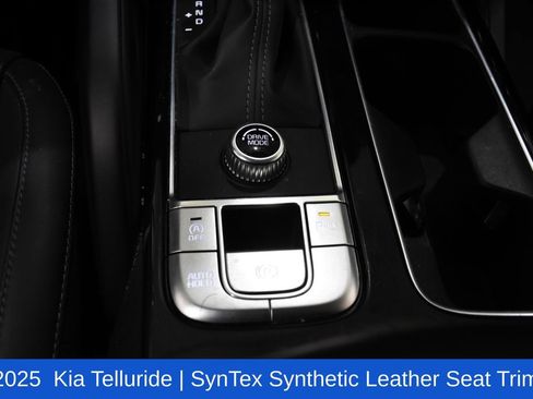 Used 2025 Kia Telluride S FWD image 28