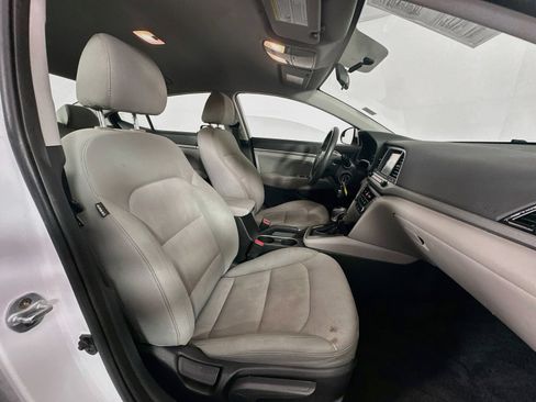 Used 2017 Hyundai Elantra SE FWD image 26