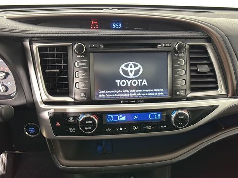 Used 2017 Toyota Highlander Limited w/ Carpet Mat Package AWD/4WD image 32