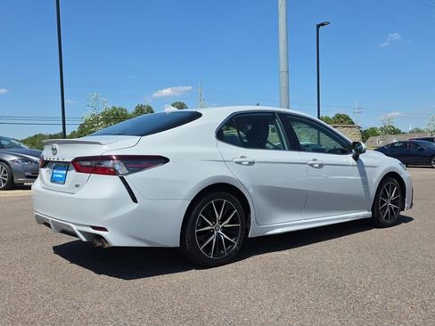 Used 2023 Toyota Camry SE FWD image 3