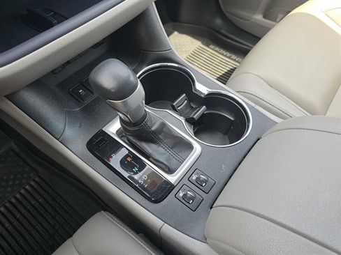 Used 2019 Toyota Highlander XLE image 25