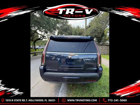 Used 2017 Cadillac Escalade ESV Luxury AWD/4WD image 4