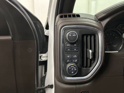 Used 2021 Chevrolet Silverado 1500 LTZ w/ LTZ Premium Package AWD/4WD image 28