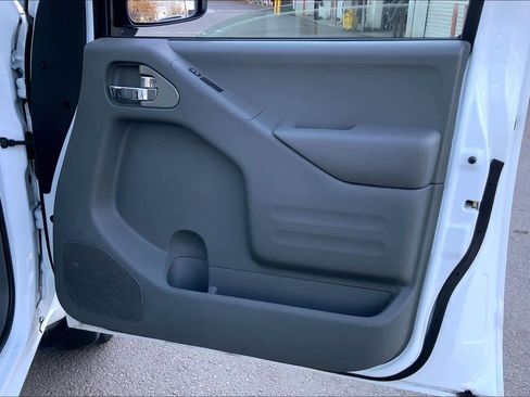 Used 2020 Nissan Frontier SV image 21