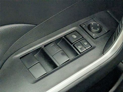 Used 2021 Toyota RAV4 XLE w/ Convenience Package FWD image 14