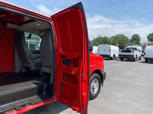 Used 2018 Chevrolet Express 2500 w/ Driver Convenience Package RWD image 23