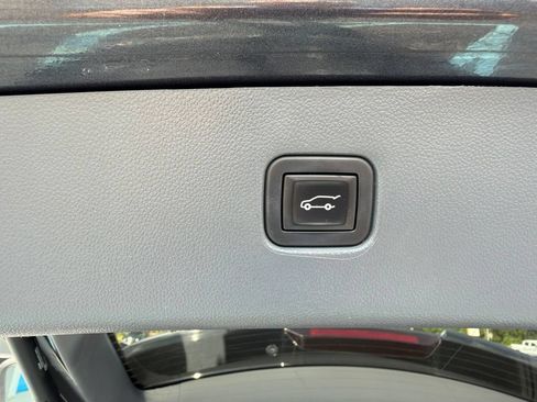 Used 2021 Chevrolet Blazer LT FWD image 22