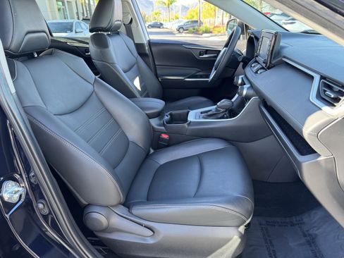 Used 2022 Toyota RAV4 XLE Premium image 37