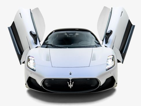 Used 2023 Maserati MC20 Coupe RWD image 16