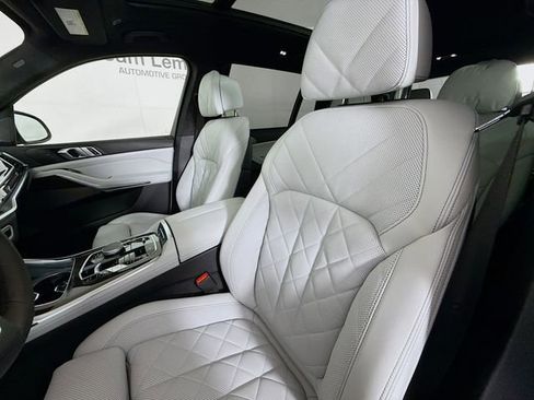 Used 2024 BMW X7 xDrive40i w/ Premium Package AWD/4WD image 22