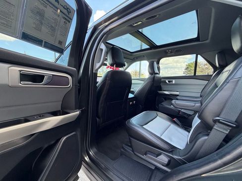 Used 2022 Ford Explorer XLT w/ Equipment Group 202A image 34