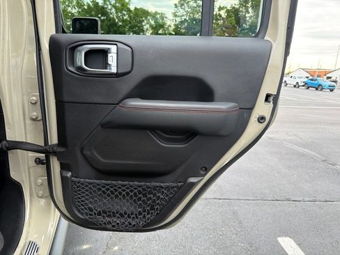 Used 2022 Jeep Gladiator Rubicon w/ Cold Weather Group AWD/4WD image 23