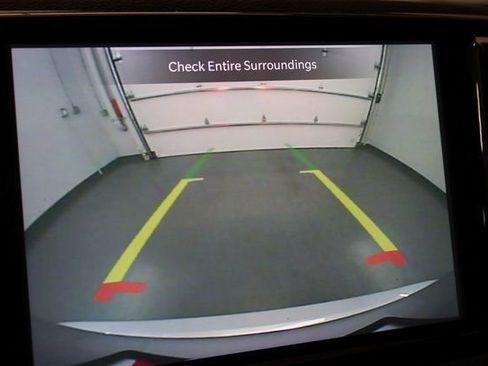 Used 2023 Chrysler Pacifica Touring-L FWD image 22