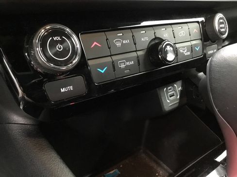 Used 2024 Jeep Compass Limited AWD/4WD image 21