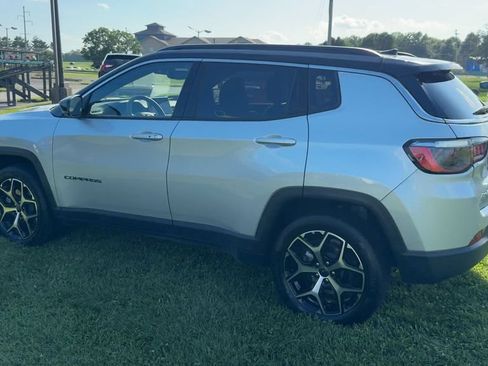 Used 2025 Jeep Compass Limited AWD/4WD image 4