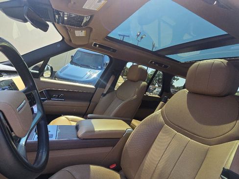 Certified 2025 Land Rover Range Rover SE AWD/4WD image 11