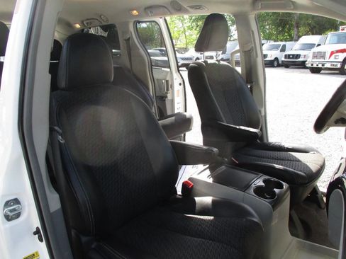 Used 2013 Toyota Sienna SE image 23