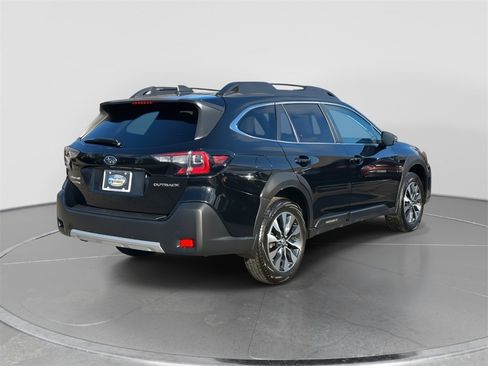 Used 2023 Subaru Outback Limited image 3