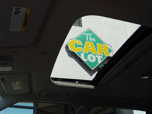 Used 2023 Hyundai Venue SEL image 55