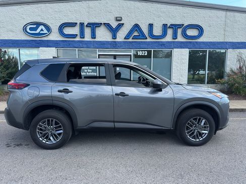 Used 2023 Nissan Rogue S AWD/4WD image 3
